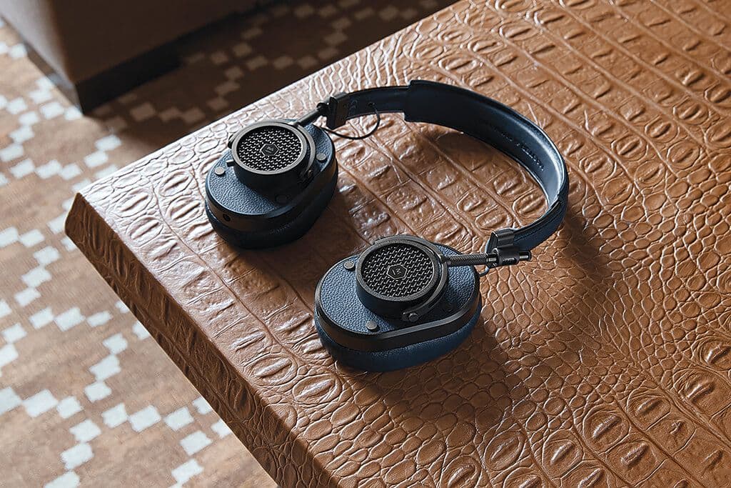 Master-&-Dynamic-MH40-3