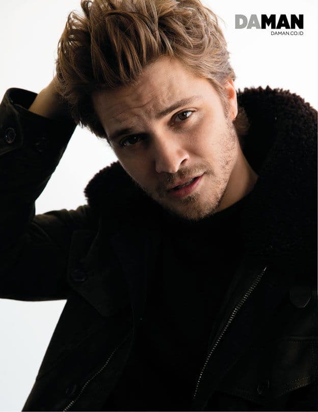 72p_LUKE GRIMES of Magnificent Seven and Fifty Shades of Grey in Burberry_Outtakes_3