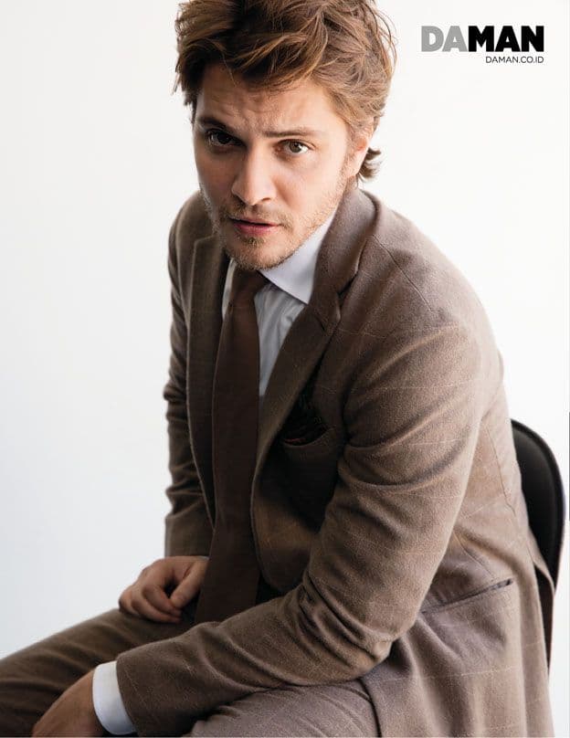 72p_LUKE GRIMES of Magnificent Seven and Fifty Shades of Grey in Outfit by Ralph Lauren_Outtakes_5