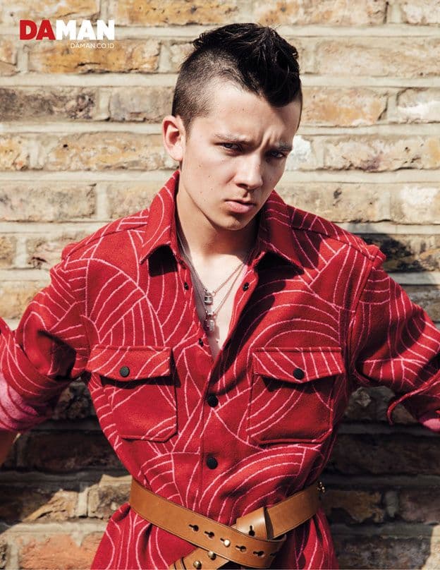 OUTTAKE Asa Butterfield in Outfit by Kenzo, belt by Prada