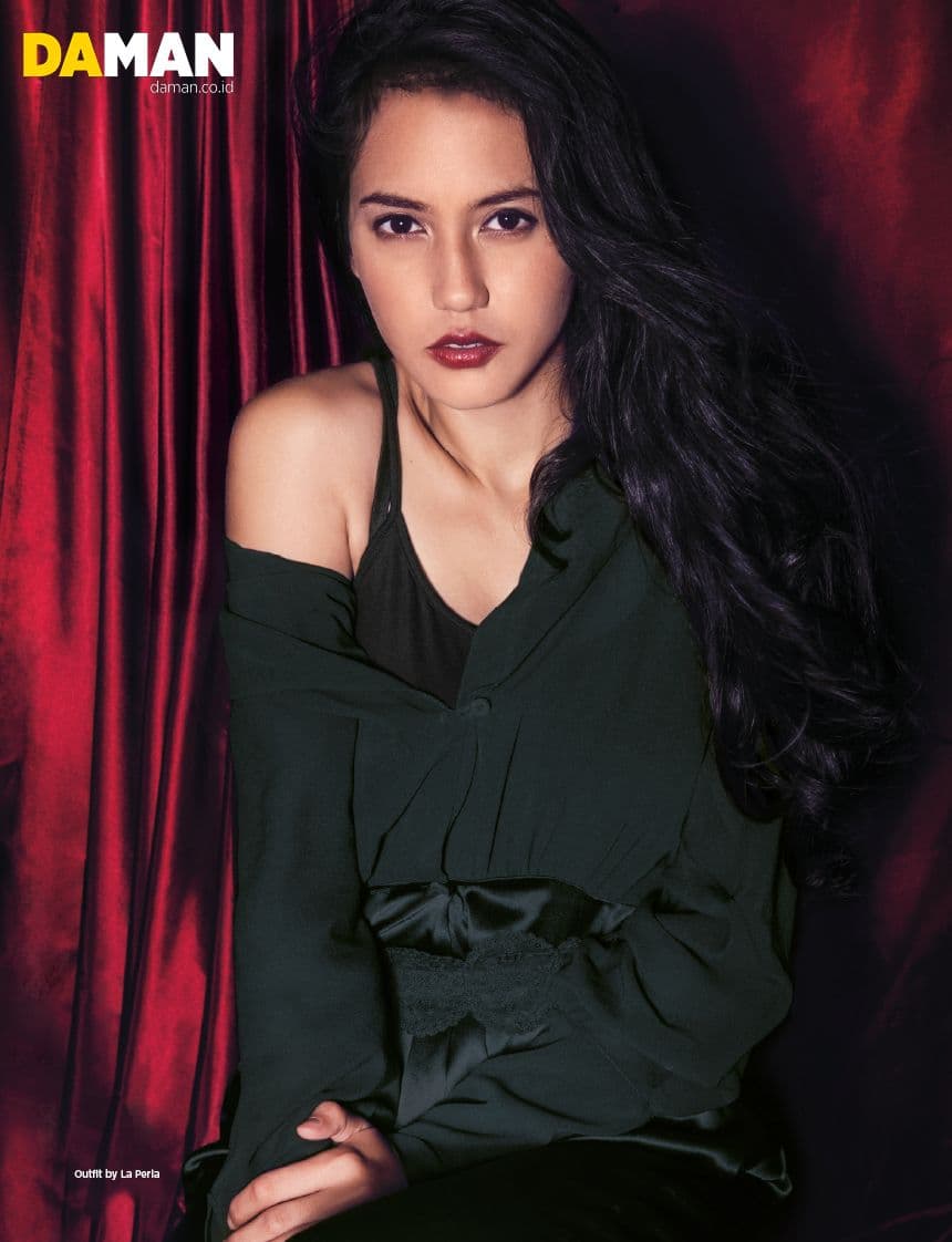 104-109_Feature Darling Pevita Pearce3