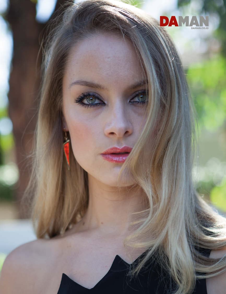 Rachel Skarsten DAMAN Outtake 1