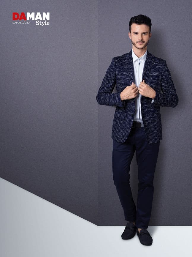 How to wear a printed blazer