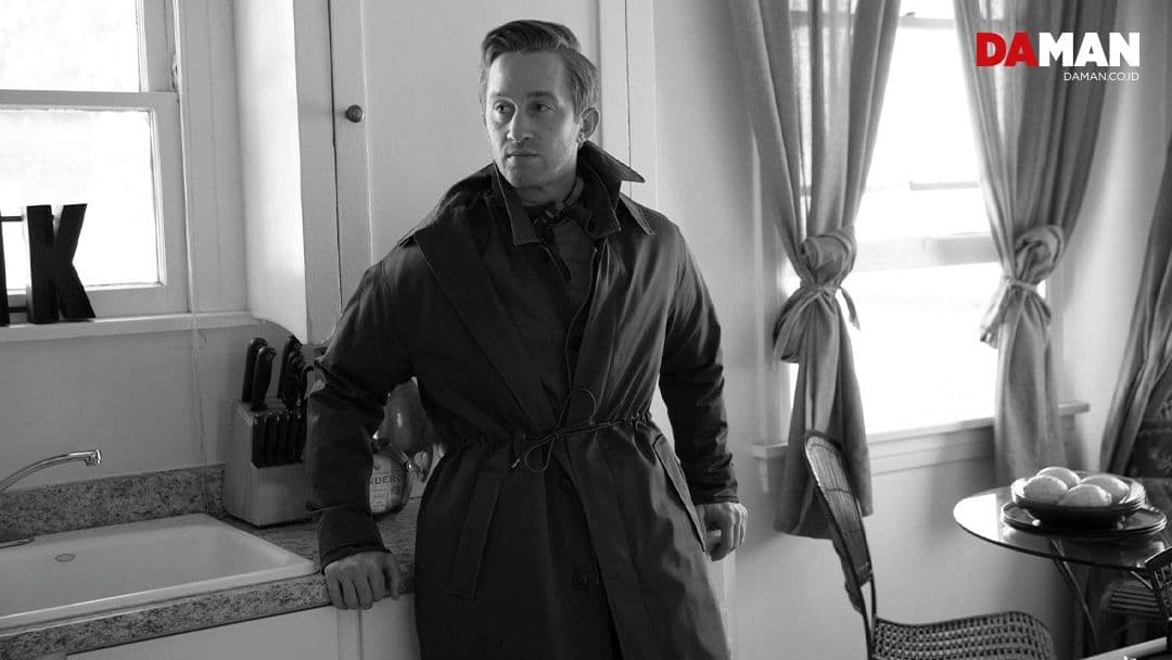 Coat by Zara, jacket and jeans by Scotch & Soda, scarf by Eton