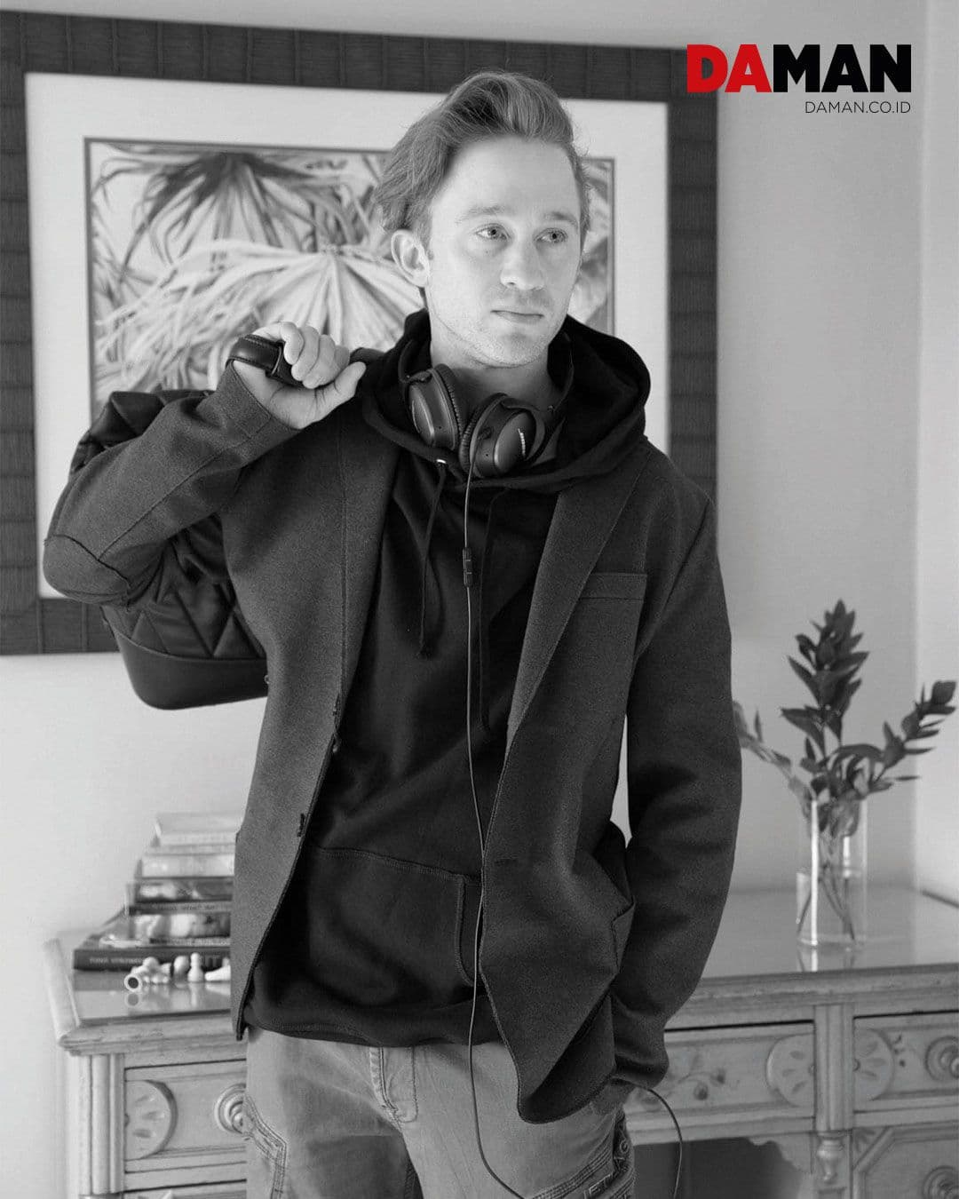 blazer by harris Wharf London, hoodie by allsaints, pants by Jetlag, bag by Zara, headphones by bose