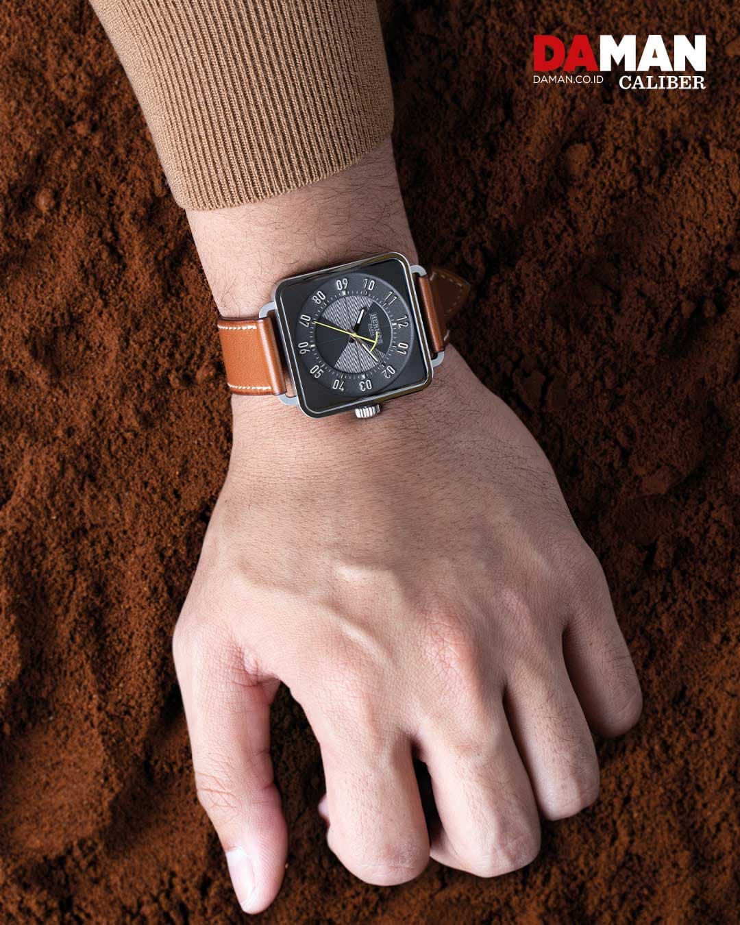  Carre H in stainless steel with natural Barenia calfskin strap