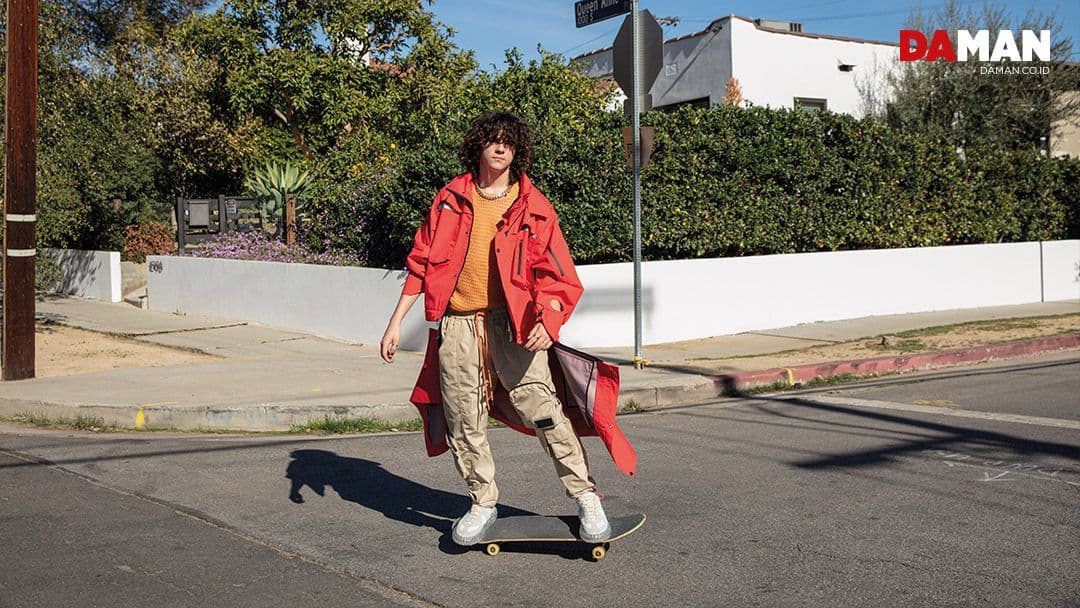 Jacket by Particle Fever; shirt by Martin Asbjørn; pants by John Geiger; shoes by Maison Margiela; necklace by Dalmata