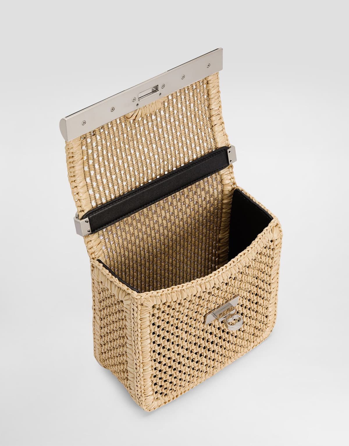 Woven raffia bag