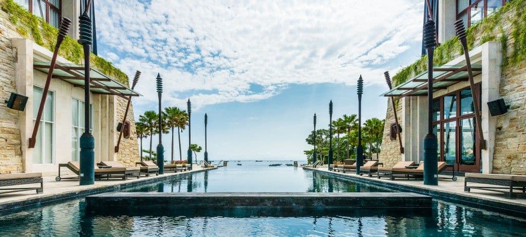 CHEDI SAKALA - The Sakala infinity beachfront swimming pool