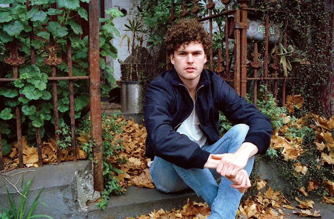 Vance-Joy-Pub-2-Horizontal-Credit-Darren-Ankenmann--(1)