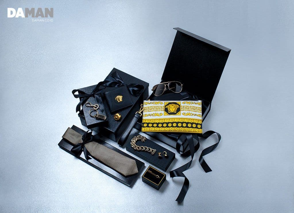 GOLD ACCESSORIES FROM VERSACE GIVENCHY CHARRIOL DUNHILL EMPORIO ARMANI