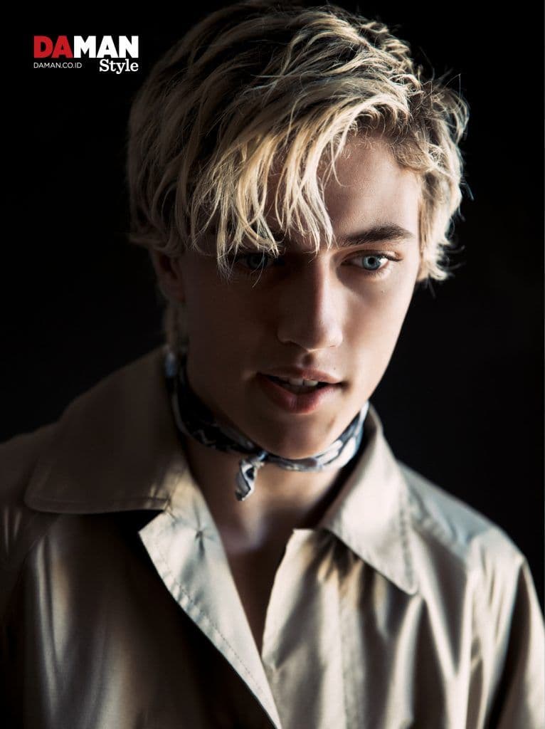 DA MAN STYLE Outtake Lucky Blue Smith in Coat by Versace, neckerchief by Vivienne Westwood