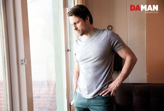 Martin Henderson Grey's Anatomy in outfit by club monaco-2.2 copy-small