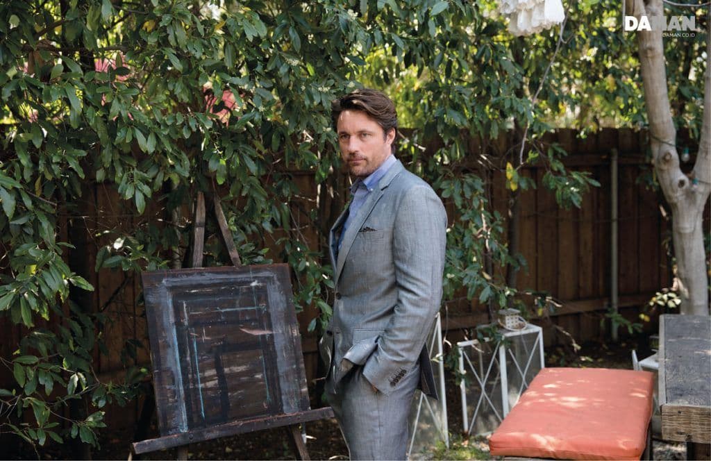 OUTTAKES_Martin Henderson Grey's Anatomy in Suit by hugo Boss shirt by Ben Sherman pocket square by o’harrow clothiers belt by greyhound-small