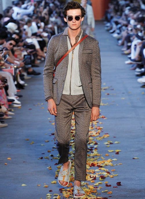 DA MAN Style Milan Fashion Week Spring Summer 2016- Calvin klein Collection's Velcro-ed jackets and pants-small
