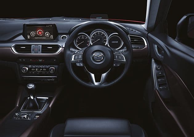 MAZDA6_CUT085_MME_UK_HIGH_SDN_DE_MT_1104