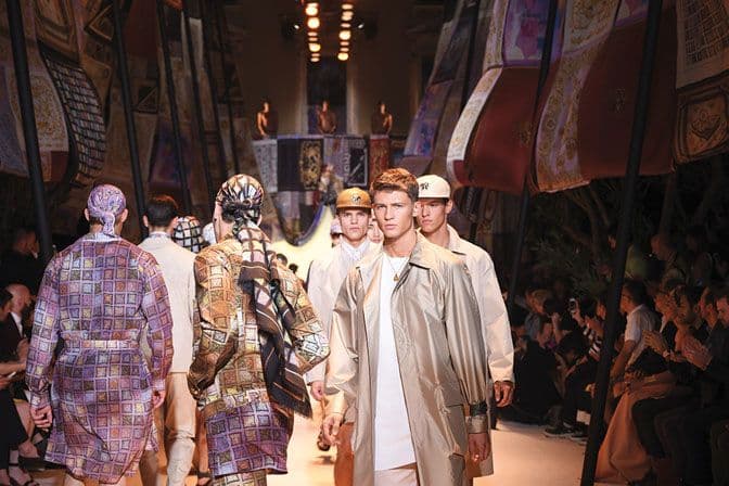 versace Men S-S ’16 runway finale-exclusive interview for da man style-small