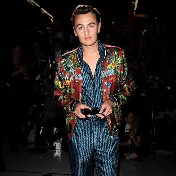 dolce-gabbana-ss17-mens-fashion-show-millennials-celebrities-Brandon-Thomas-Lee-560x560