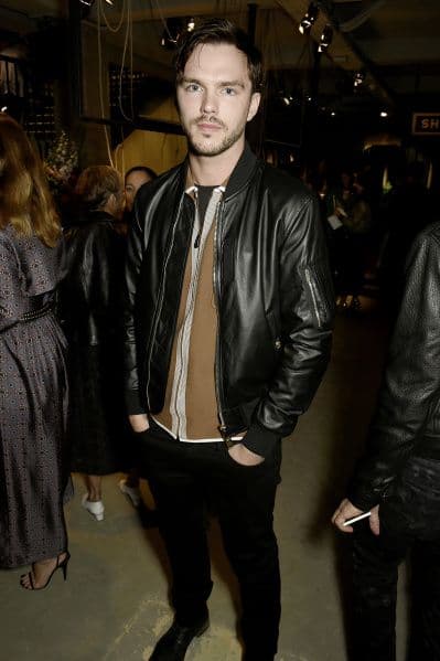 Burberry September 2016 Collection - Arrivals