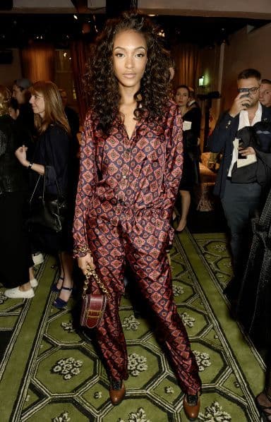 Burberry September 2016 Collection - Backstage