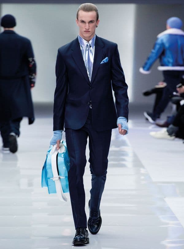Versace combines metalic colors and pale tones