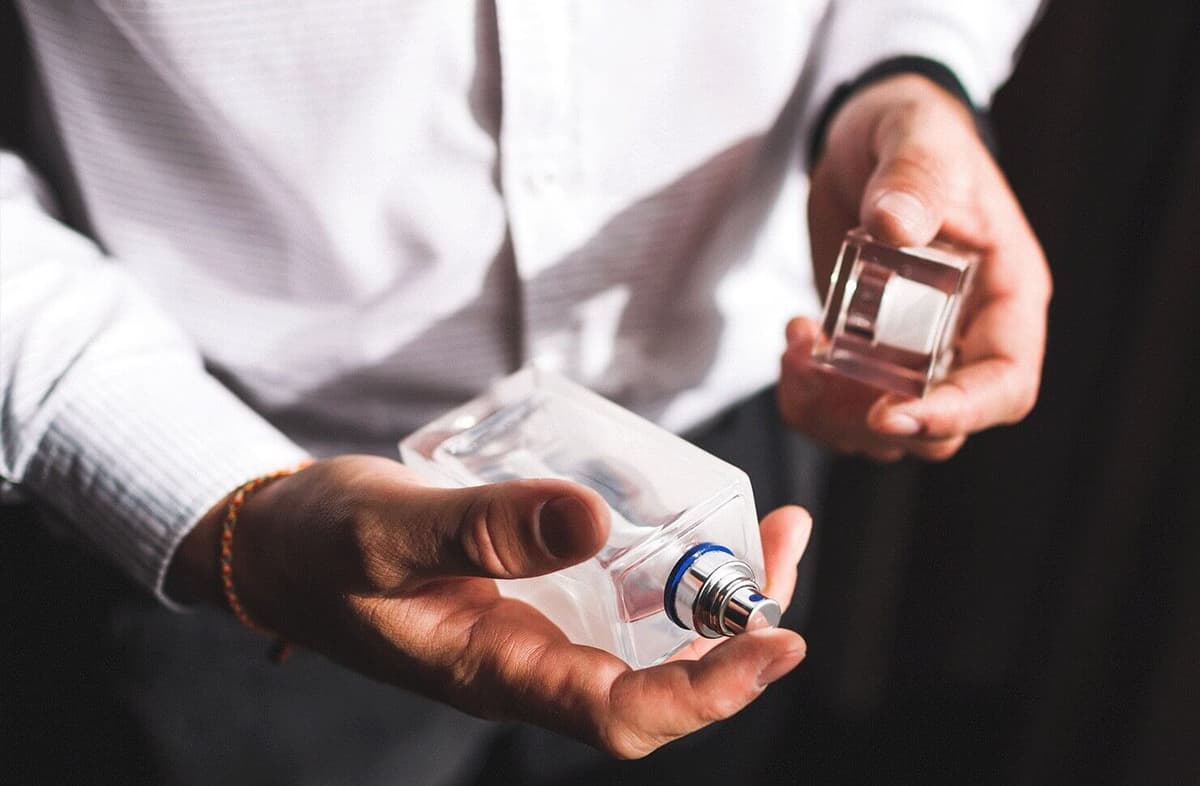 how to apply perfume