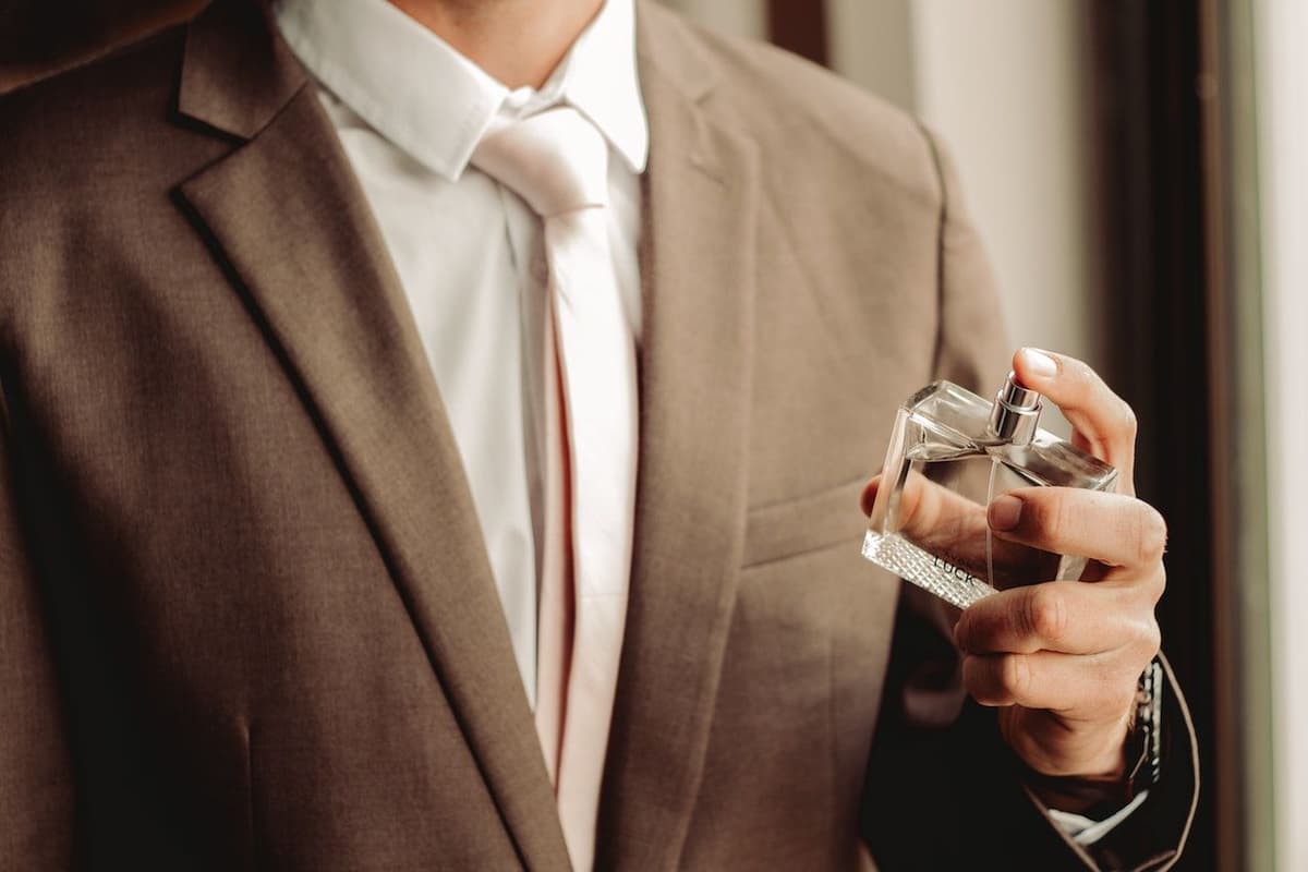 how to apply perfume