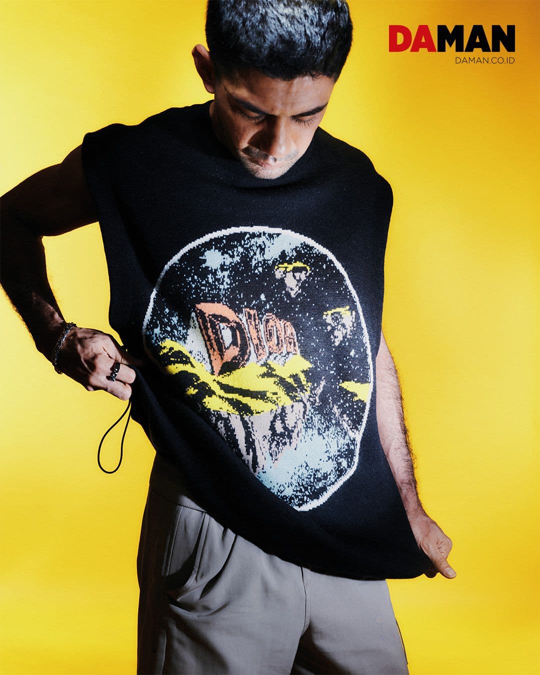 Man on a Mission: Reza Rahadian returns to the cover of DAMAN