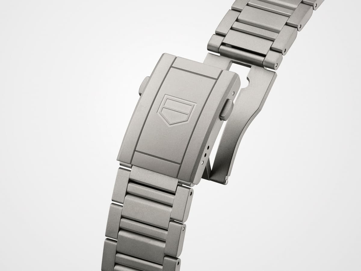 The titanium folding clasp of the TAG Heuer Formula 1 Automatic Chronograph x Gulf