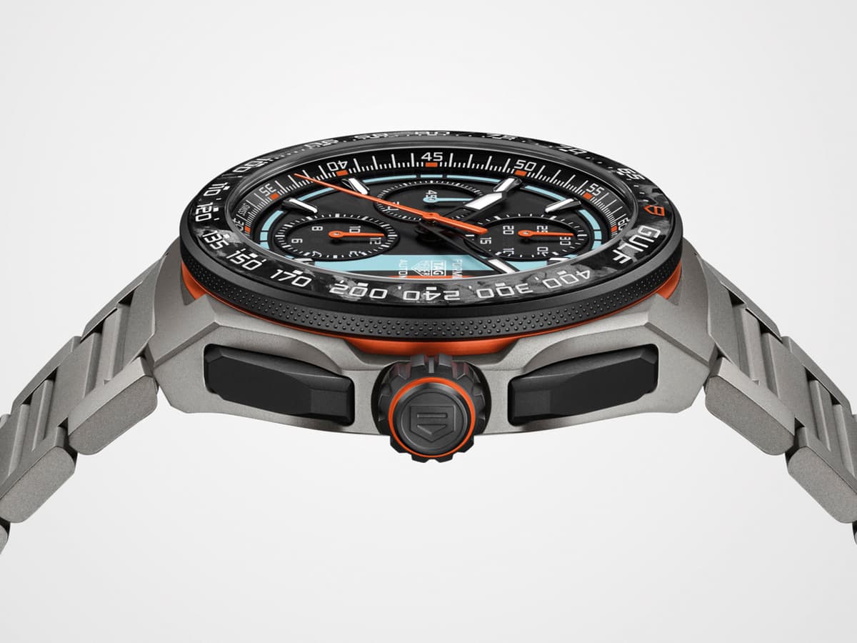 Profile view of the TAG Heuer Formula 1 Automatic Chronograph x Gulf