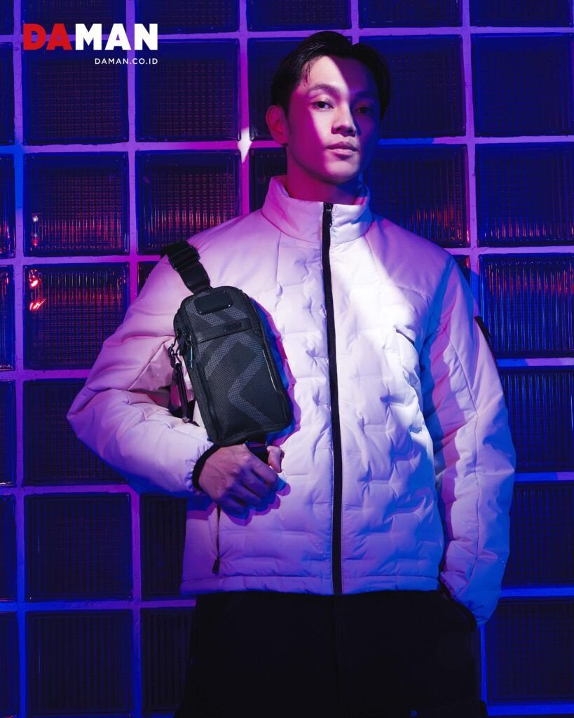 man tumi wearing backpack front Men's Brand TUMI Alpha Bravo Business Bag Business Bag Backpack Rucksack School Bag 0232782D TUMI-0232782D Pro Perks Eligible TUMI DEBUTS ICONS TESTED CAMPAIGN